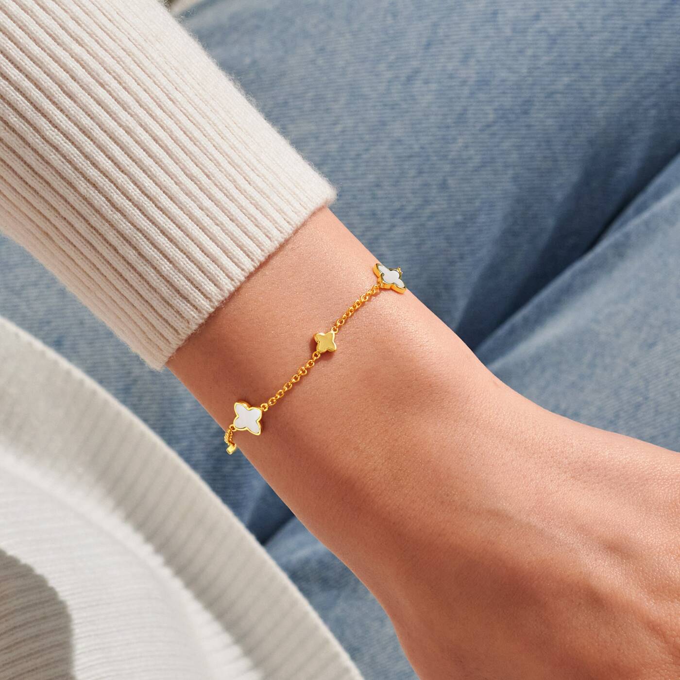 A Littles & Co Mother Of Pearl Clover Bracelet
